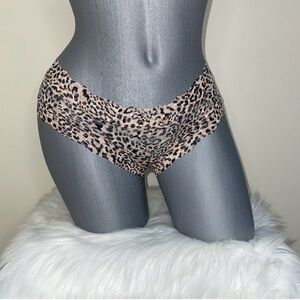 VICTORIAS SECRET POSEY LACE CHEEKY PANTY UNDERWEAR. NWT